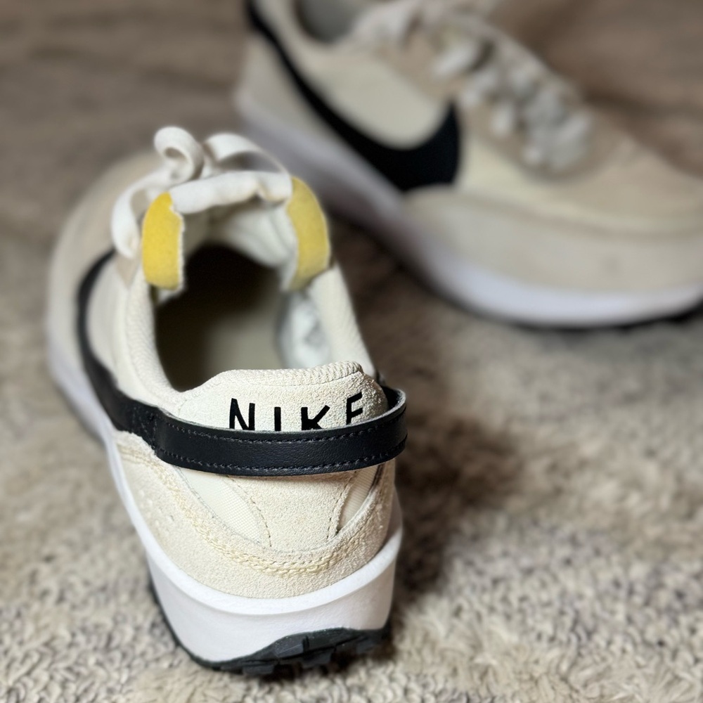 Nike Women’s Waffle Debut Shoes | Size 8.5 - Picture 7 of 9